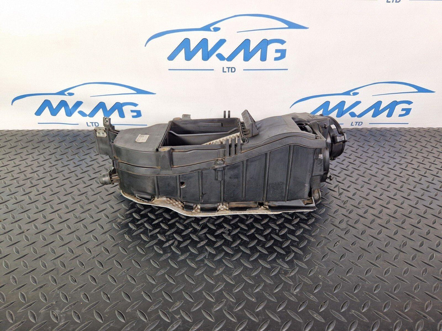 14-21 MERCEDES BENZ C300h W205 OEM AIR FILTER BOX A6510900700