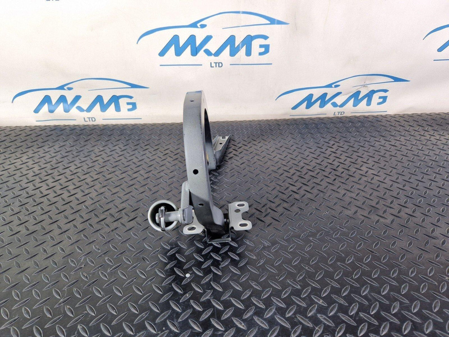 16-19 AUDI A4 B9 GENUINE PASSENGER REAR LEFT BOOTLID HINGE IN GREY 8W5827305A
