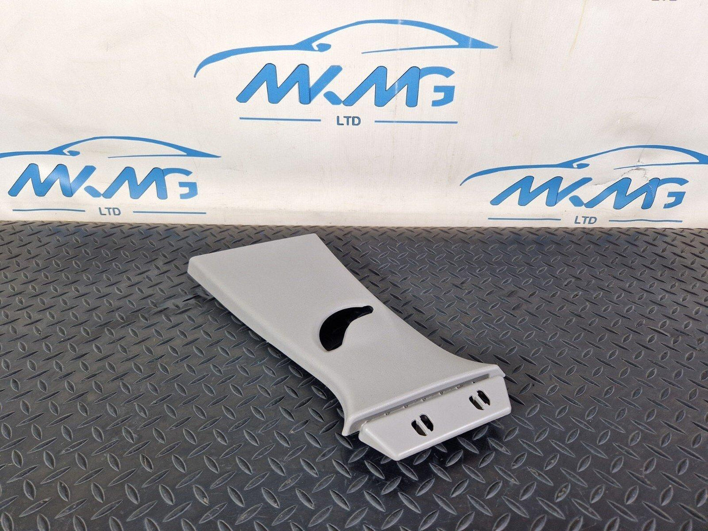 20-24 BMW 1 SERIES F40  B-PILLAR UPPER TRIM COVER LEFT PASSENGER SIDE 7444551