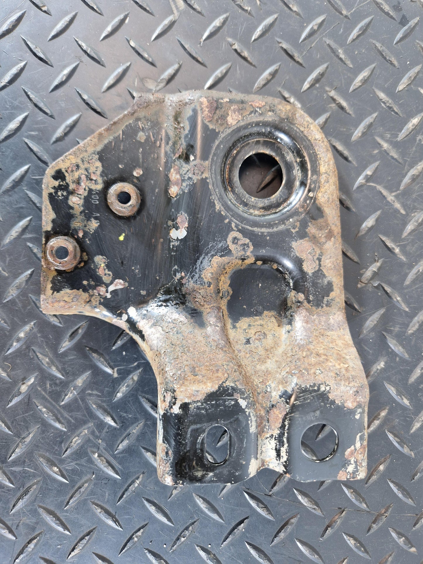 Range Rover Evoque L538 FRONT RIGHT LOWER CROSSMEMBER SUPPORT BRACKET BJ325400AC