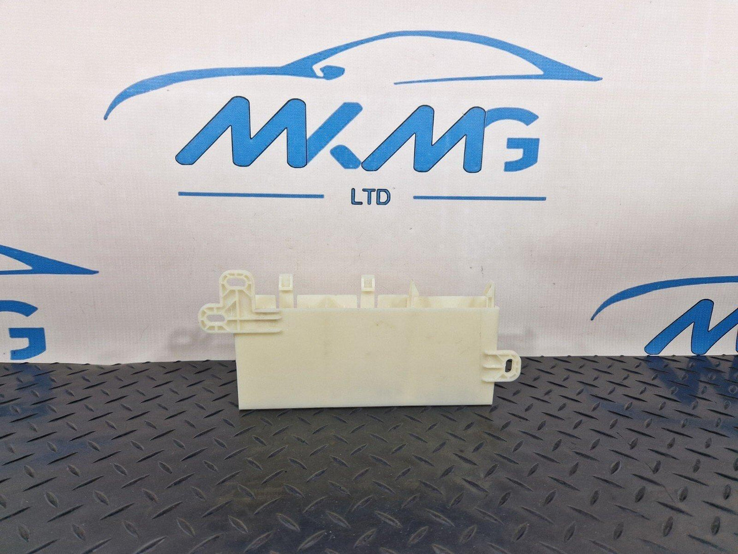 11-18 BMW 6 SERIES F06 LUGGAGE COMPARTMENT DEVICE HOLDER 9195794