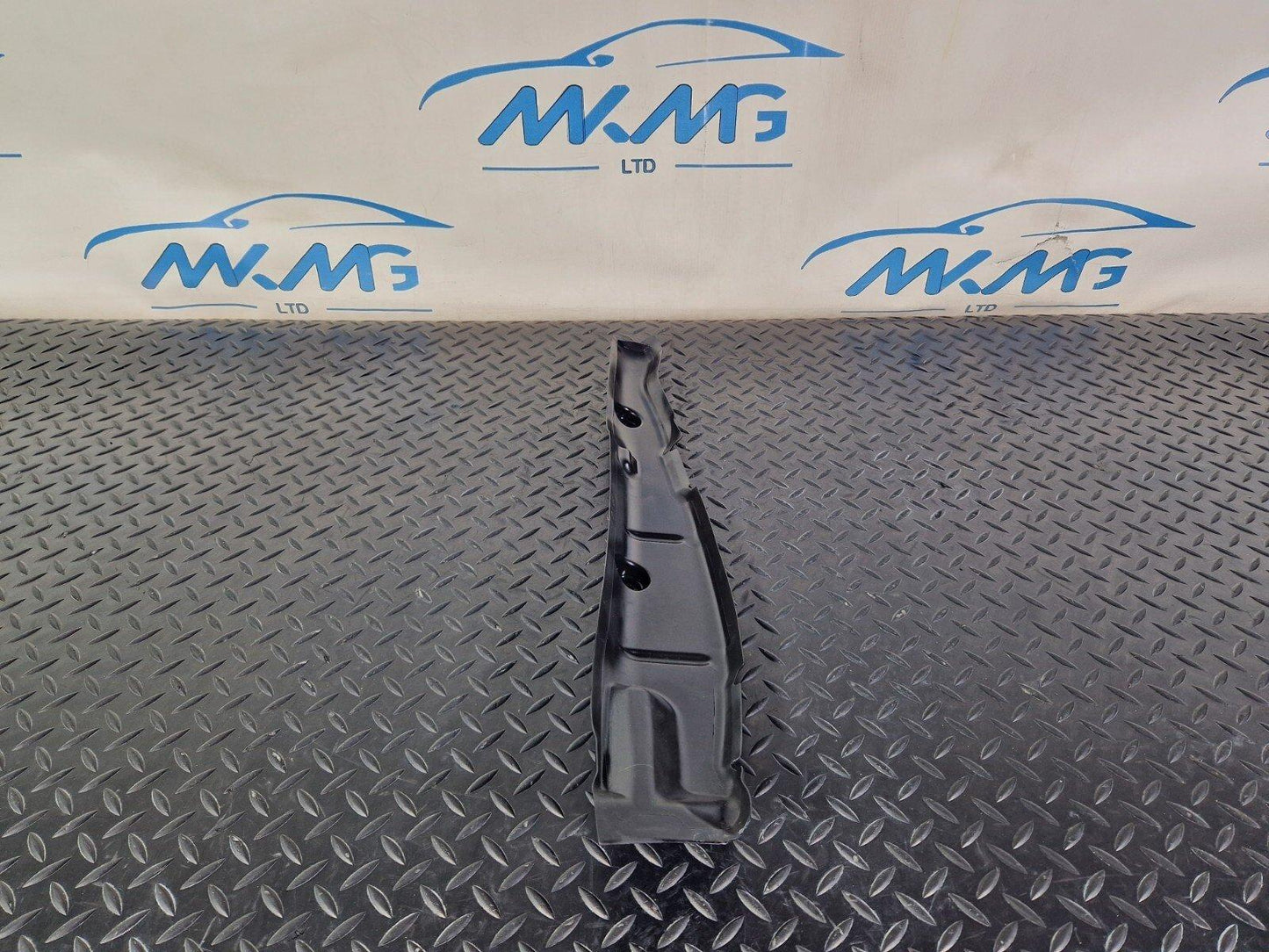 16-19 AUDI A4 B9 GENUINE FRONT LEFT SIDE N/S WING FILLER INSULATOR 8W0821111
