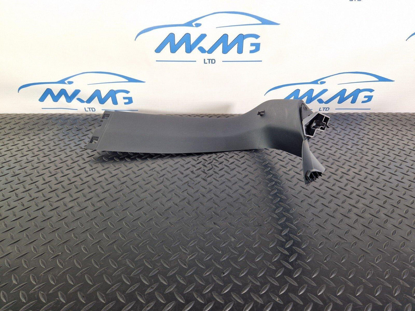 14-19 MERCEDES BENZ GLA X156 TAILGATE COVER TRIM LEFT A1567400171 A1567401900