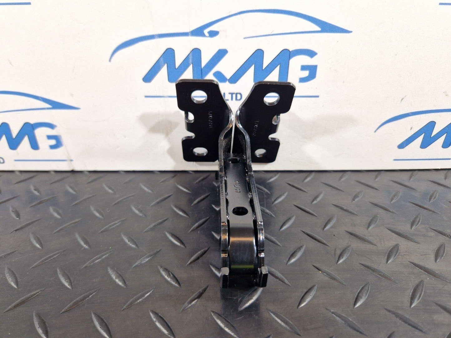 16-19 AUDI A4 B9 GENUINE OEM REAR CENTRE SEAT BRACKET MOUNT 8W0886177A