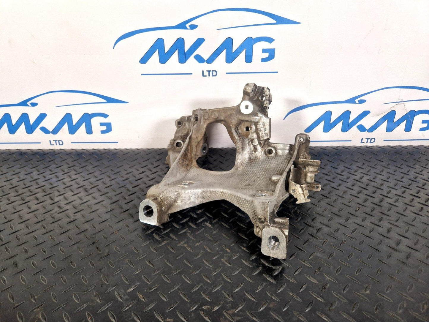 16-19 AUDI A4 B9 2.0 TDI DEU GENUINE RIGHT SIDE ENGINE MOUNT BRACKET 8W0399296E