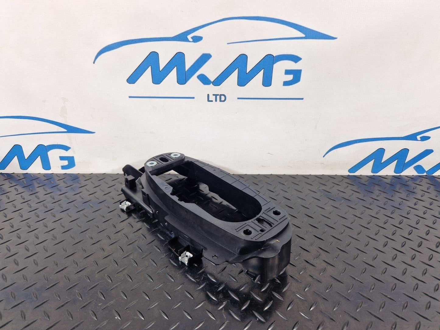 16-19 AUDI A4 B9 AVANT GENUINE GEARSTICK MOUNTING PLATE BRACKET 8W0863531