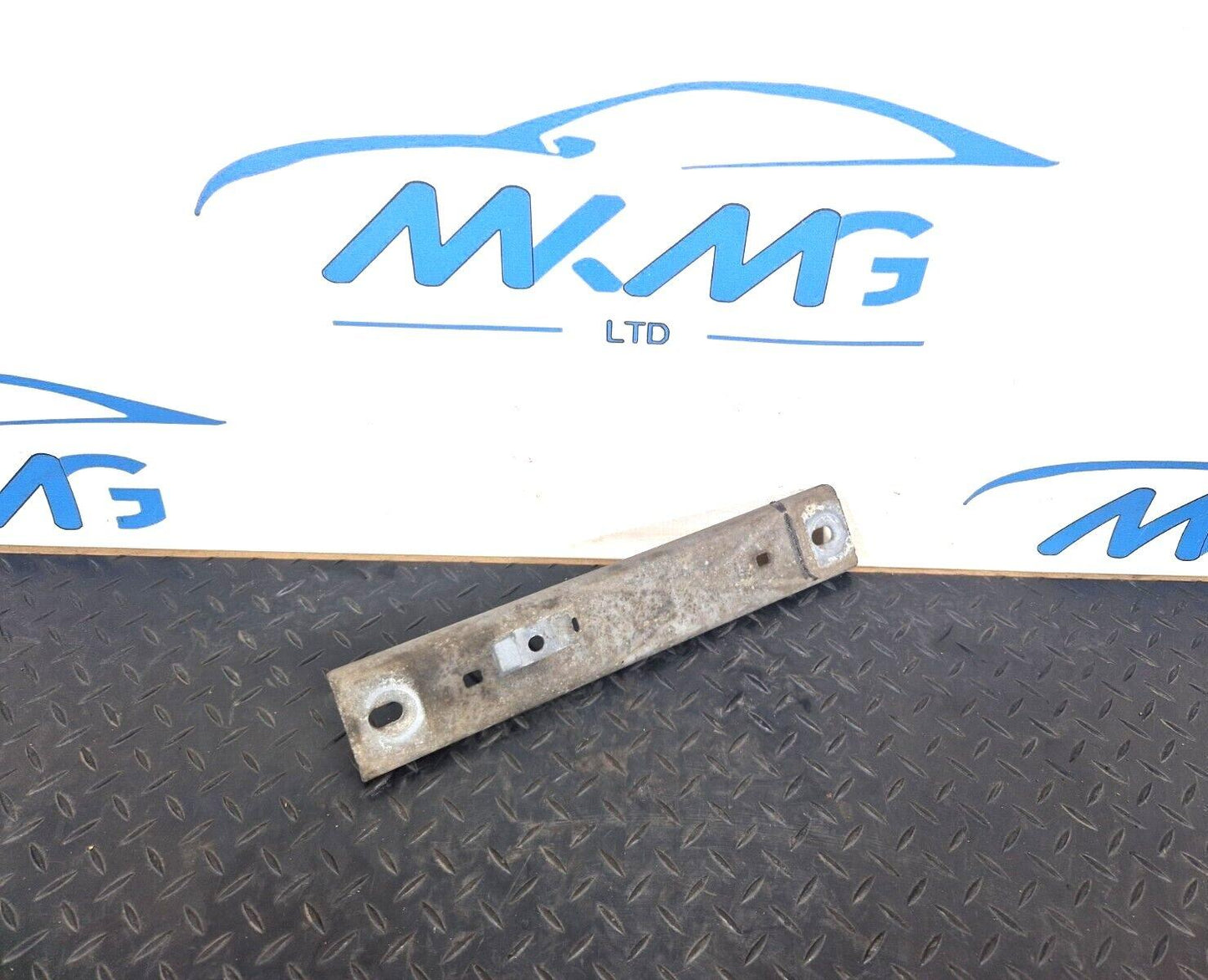18-ON MERCEDES BENZ A CLASS W177 EXHAUST HOLDER BRACKET A2474921400