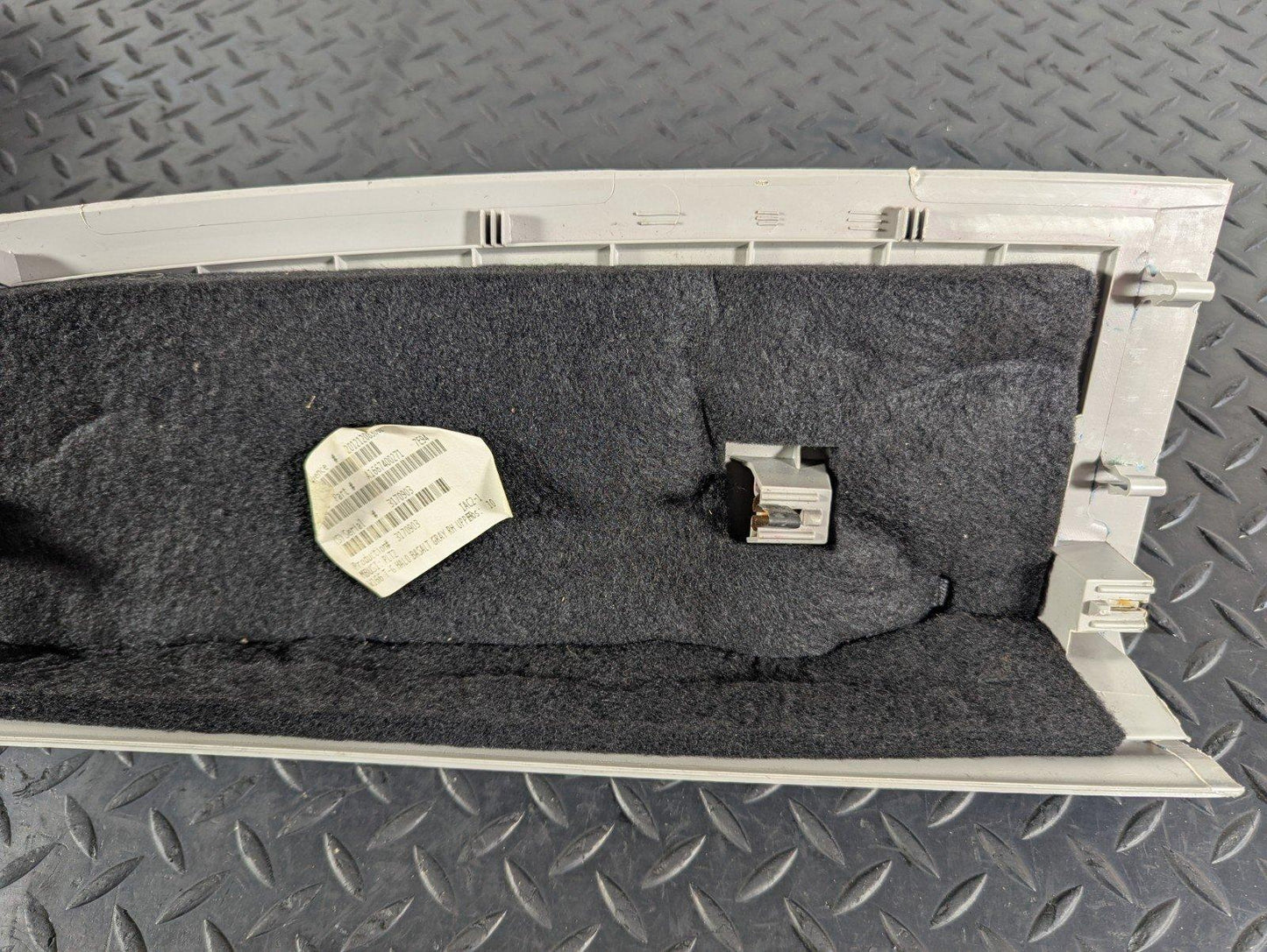 11-19 MERCEDES BENZ ML W166 GENUINE RHD TAILGATE TRIM A1667400271