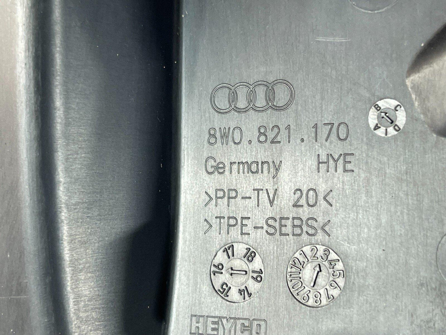 16-19 AUDI A4 B9 ESTATE GENUINE RIGHT DRIVER SIDE WING PANEL RUBBER SEAL