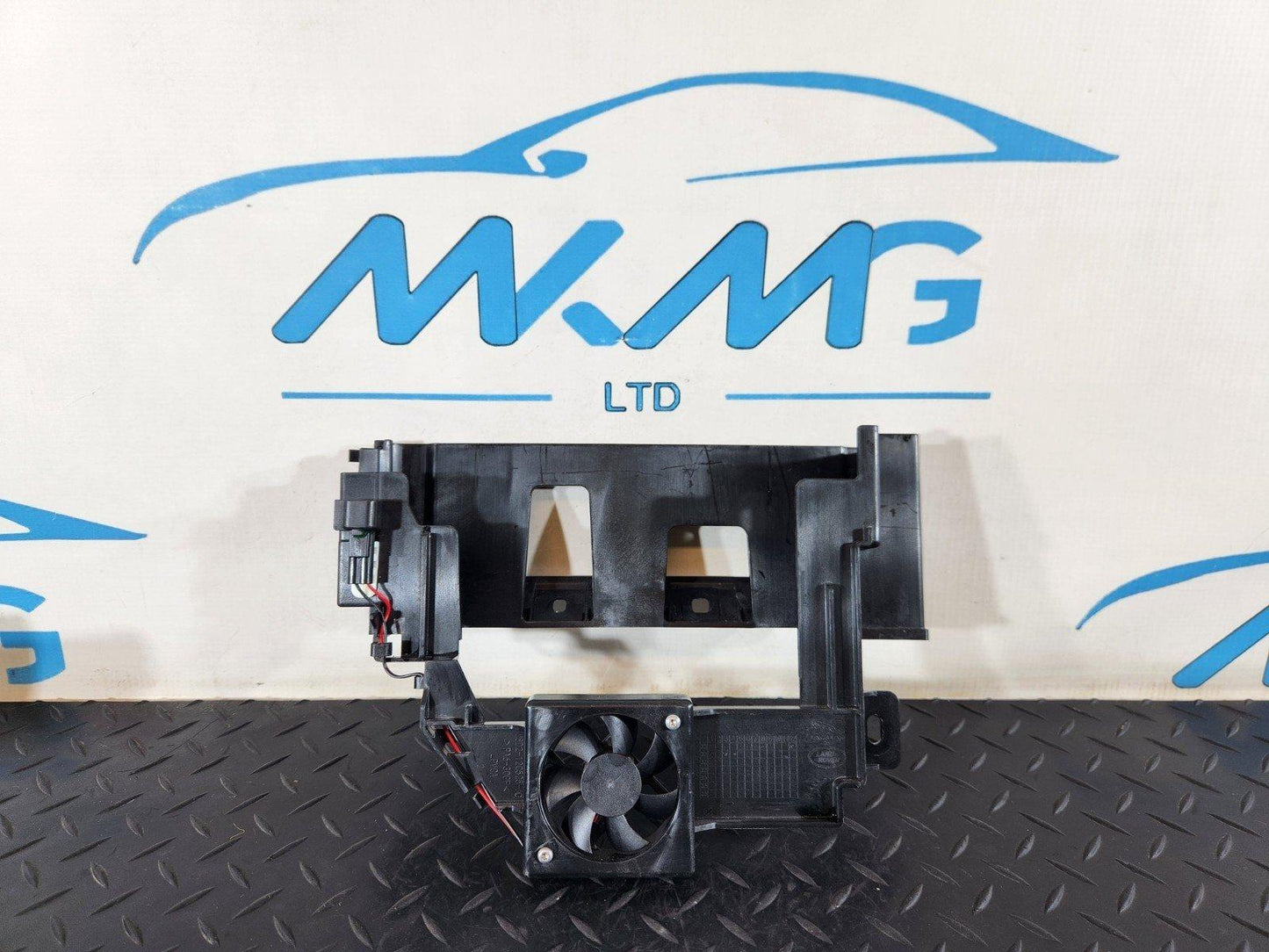 19-ON RANGE ROVER EVOQUE L551 GENUINE TRIM WITH FAN M8D2-12C525-AC M8D212C525AC