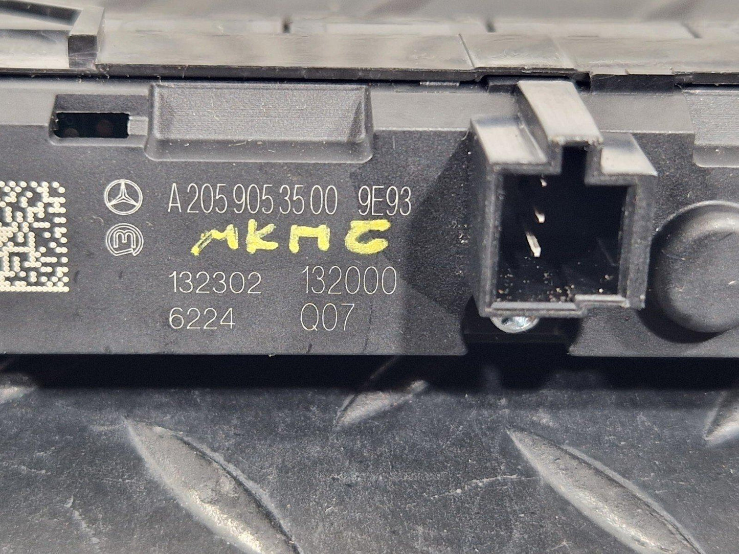 14-23 MERCEDES VITO W447 GENUINE DASHBOARD PARKING DISTANCE CONTROL PDC SWITCH