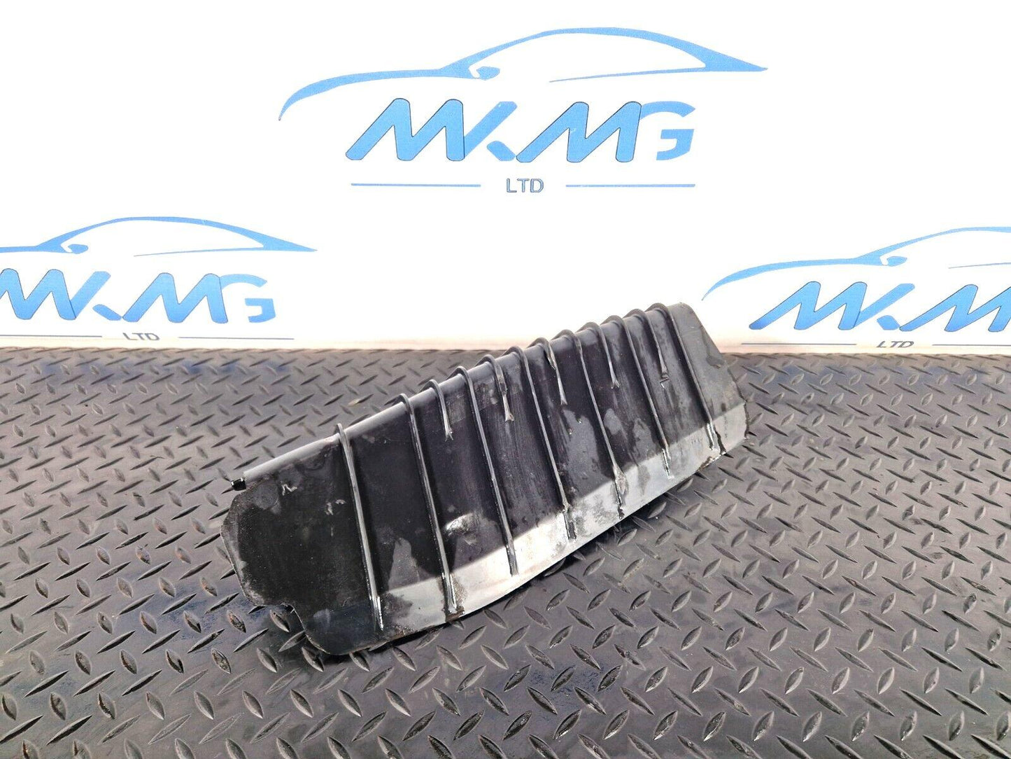 16-24 AUDI A5 F5 GENUINE REAR LEFT CONTROL ARM COVER 8W0505415E