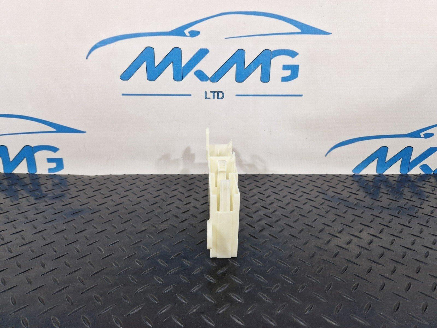11-18 BMW 6 SERIES F06 LUGGAGE COMPARTMENT DEVICE HOLDER 9195794