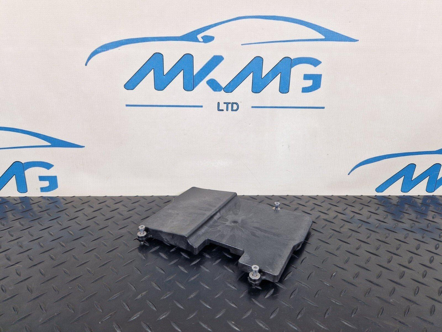 19-ON MERCEDES BENZ B CLASS W247 FUSE BOX RELAY TRIM COVER LID A2475457300