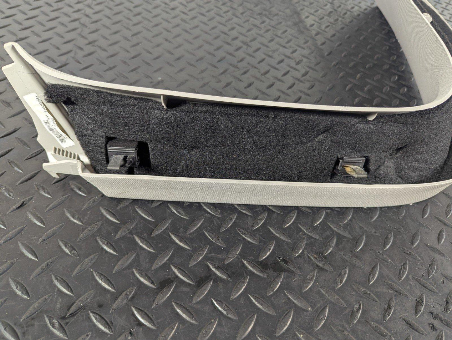 11-19 MERCEDES BENZ ML W166 GENUINE RHD TAILGATE TRIM A1667400271