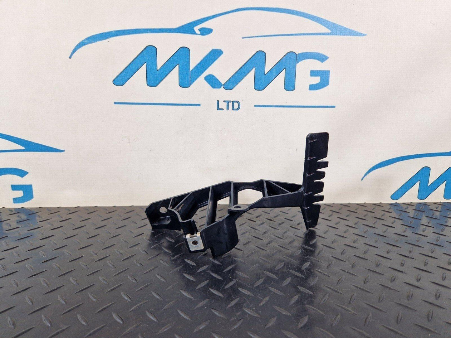 14-19 MERCEDES BENZ GLA X156 OEM REAR RIGHT BUMPER HOLDER BRACKET A1568853400