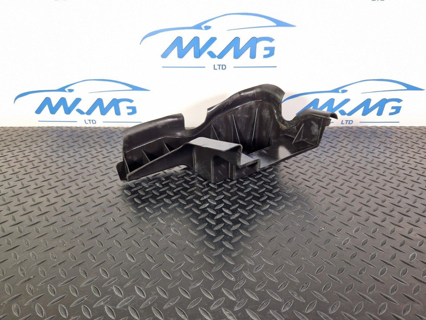 14-21 MERCEDES BENZ C220d W205 N/S AIR GUIDE DUCT CHANNEL A9108804600