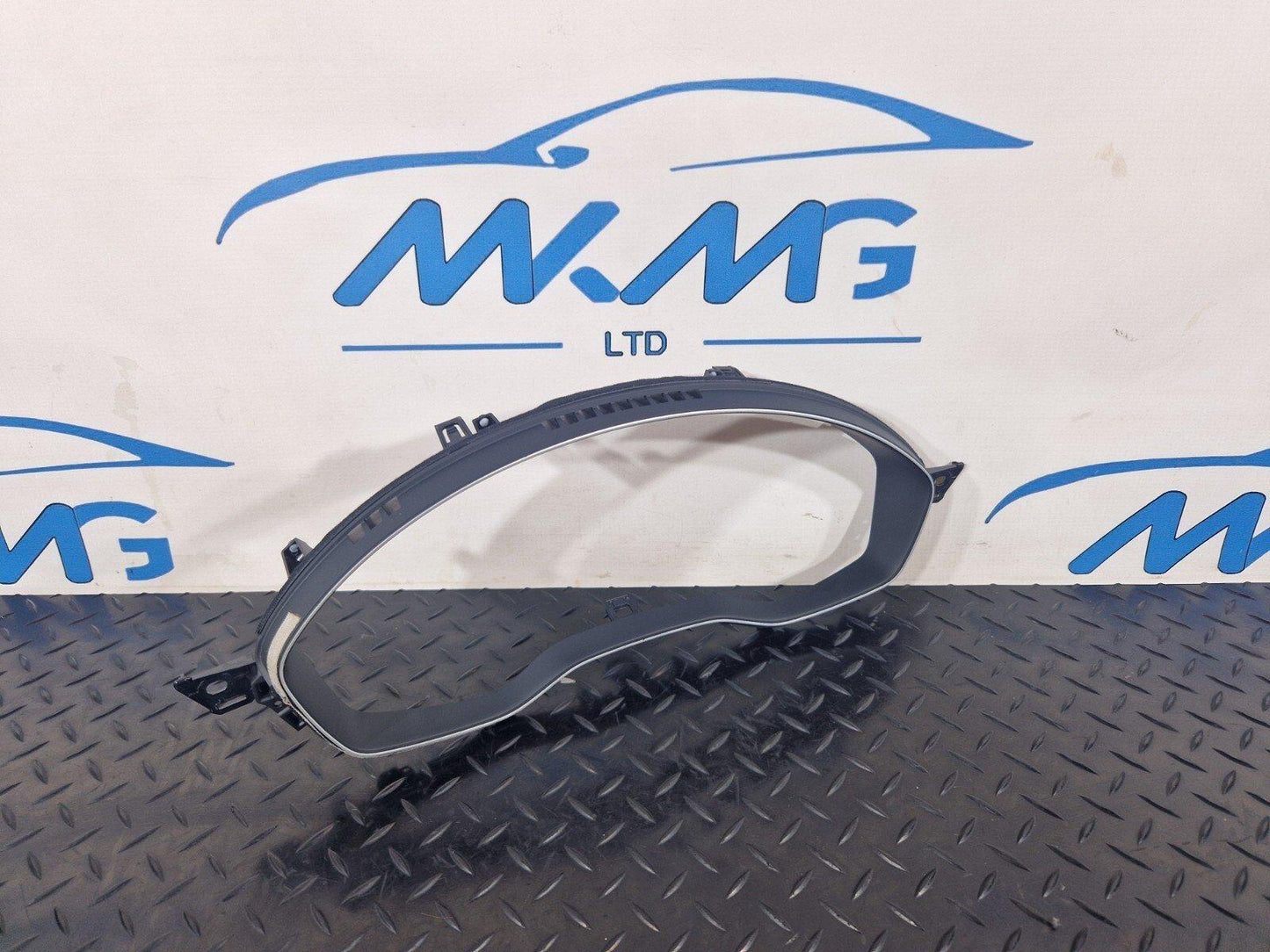 16-19 AUDI A4 B9 GENUINE SPEEDOMETER SURROUND TRIM COVER 8W0857115