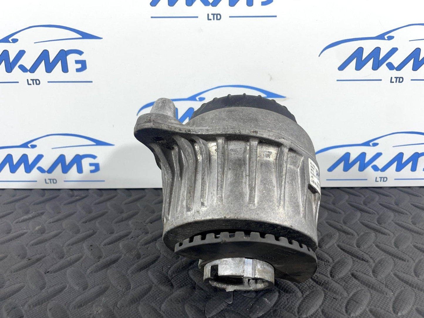 14-21 MERCEDES BENZ C300 W205 FRONT RIGHT DRIVER SIDE ENGINE MOUNT A2052406917