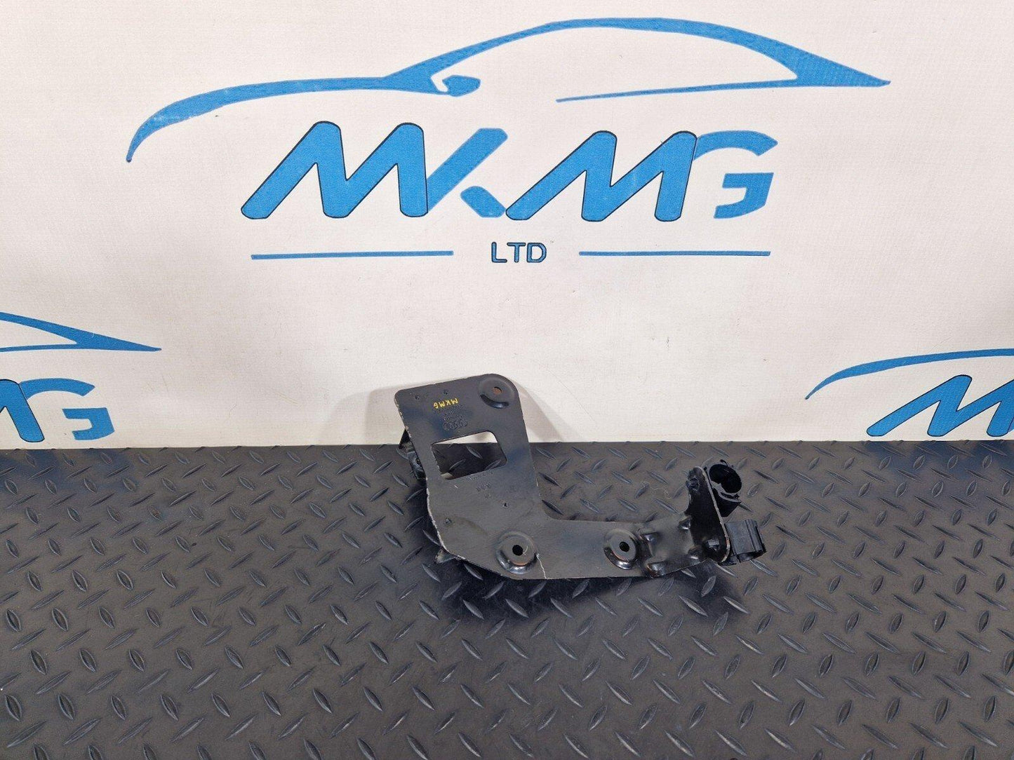 16-19 AUDI A4 B9 GENUINE OEM COOLANT PUMP BRACKET 8W0145896C