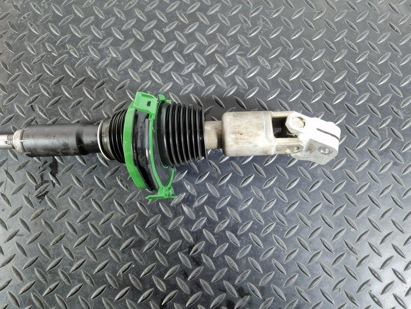 14-21 MERCEDES BENZ C300h W205 STEERING COLUMN JOINT KNUCLE SHAFT A2314600056
