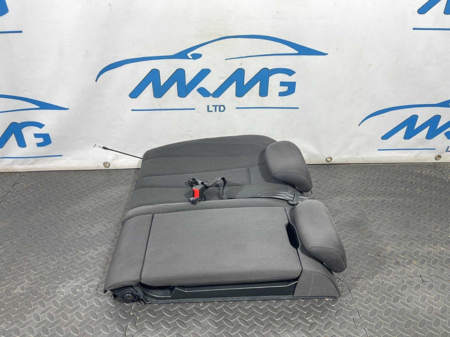 16-19 AUDI A4 B9 GENUINE REAR RIGHT DRIVER SIDE CLOTH SEAT WITH HEADREST