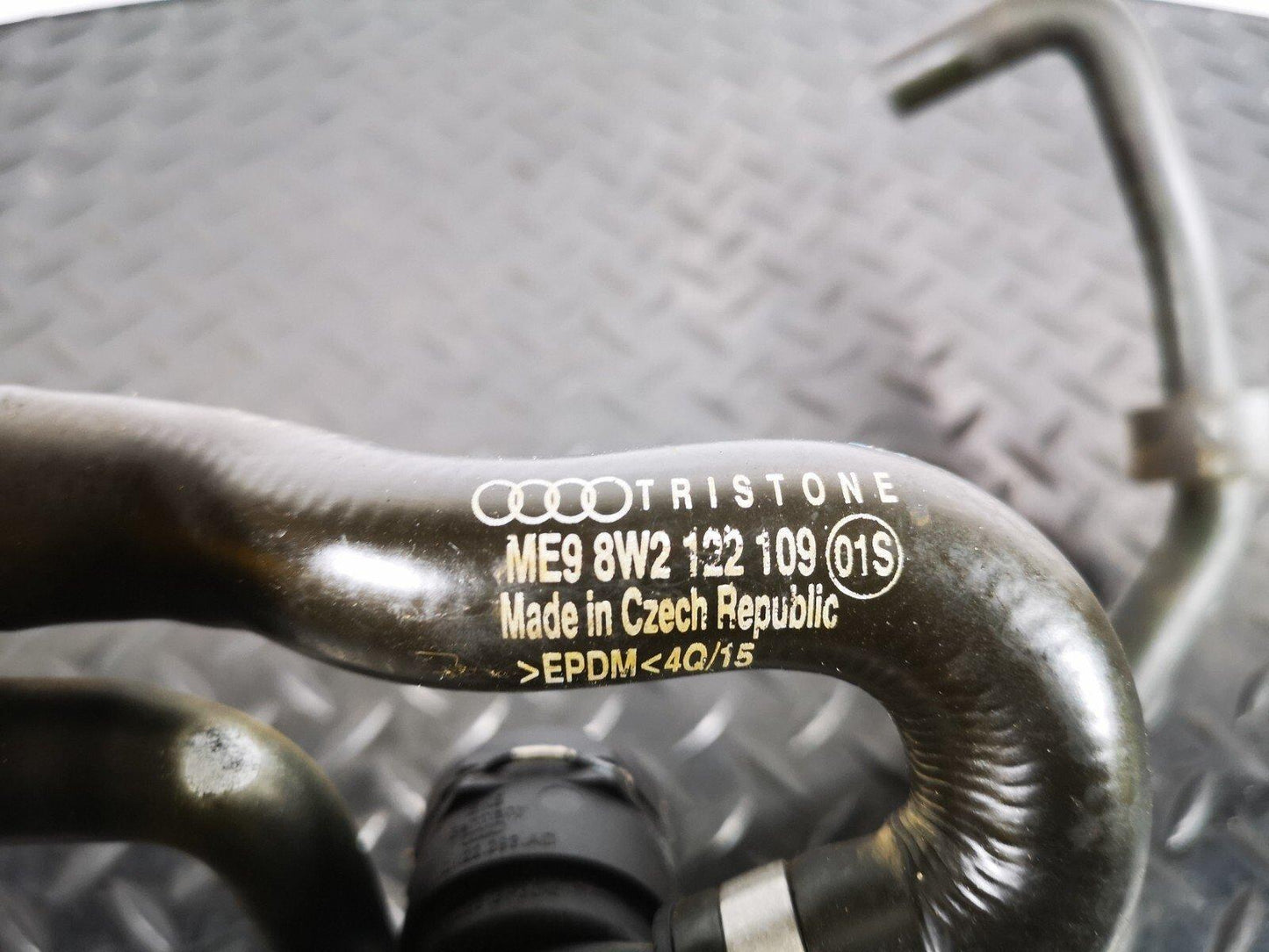 16-19 AUDI A4 B9 S-LINE GENUINE V6 3.0TDI CSW WATER COOLANT HOSES 8W2121123B