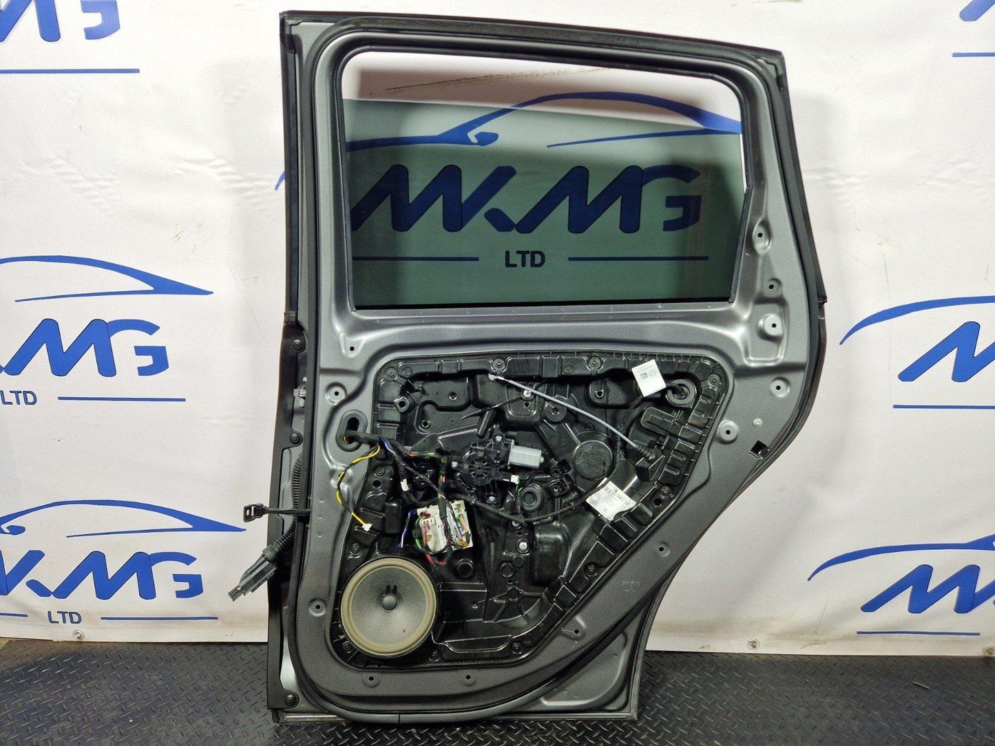 19-ON MERCEDES BENZ B CLASS W247 REAR RIGHT O/S/R COMPLETE DOOR IN GREY 787