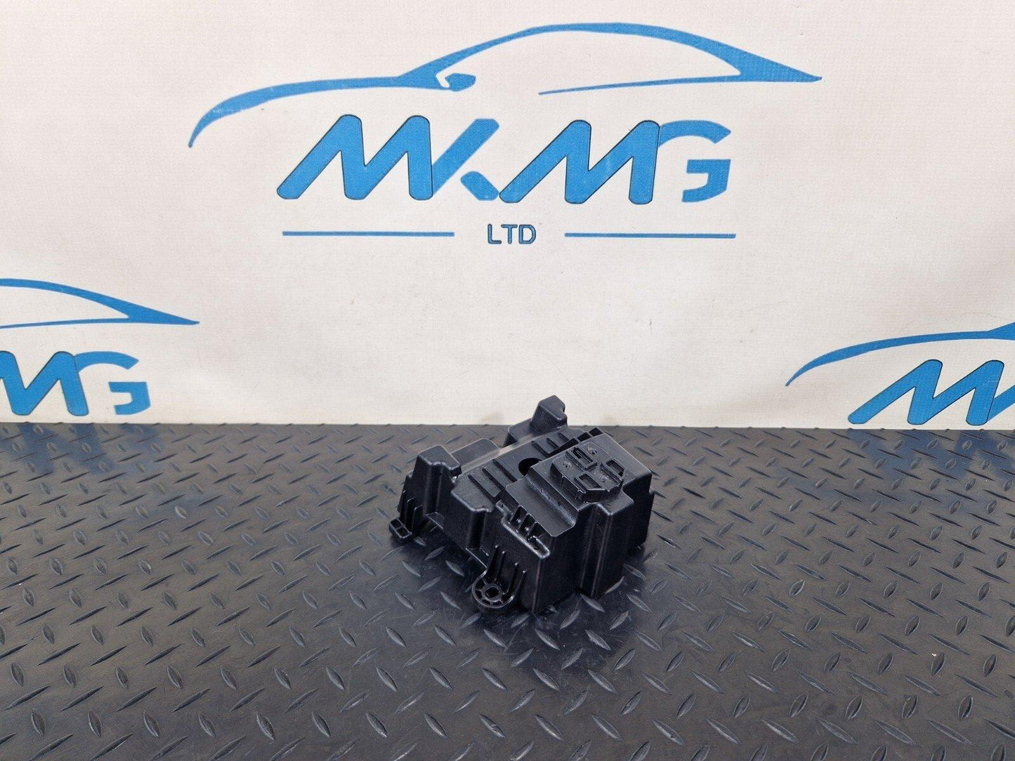 18-ON MERCEDES A CLASS W177 CENTRAL CONSOLE MOUNT BRACKET A1776831400