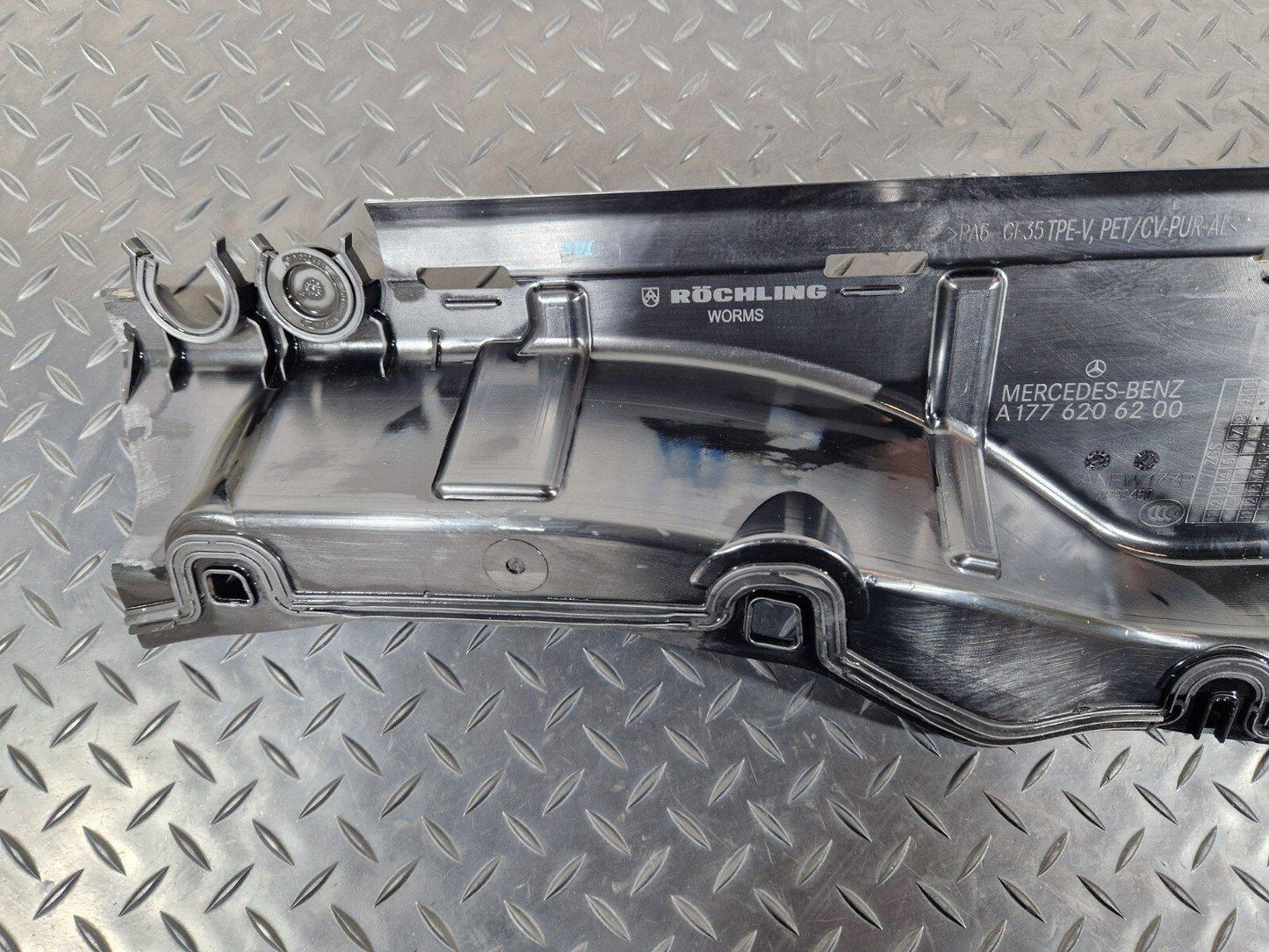19-ON MERCEDES BENZ A CLASS W177 ENGINE BAY PARTITION HEAT SHIELD RIGHT SIDE