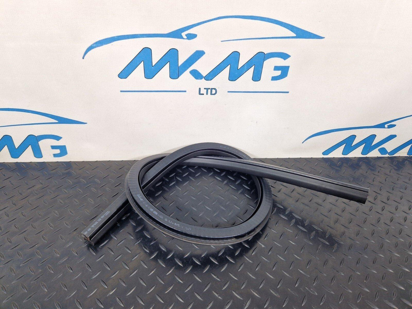 10-18 AUDI A7 4G S-LINE REAR LEFT LOWER DOOR RUBBER WEATHER SEAL 4G883370