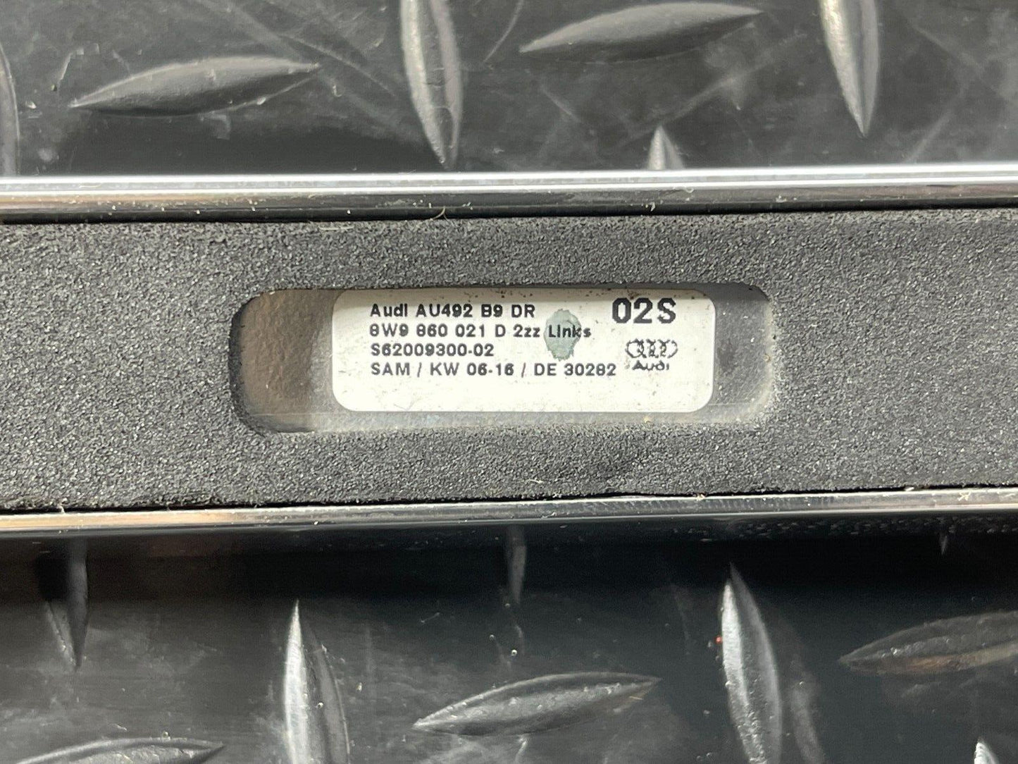 16-19 AUDI A4 B9 AVANT GENUINE ROOF RAIL ESTATE PASSENGER SIDE 8W8860021