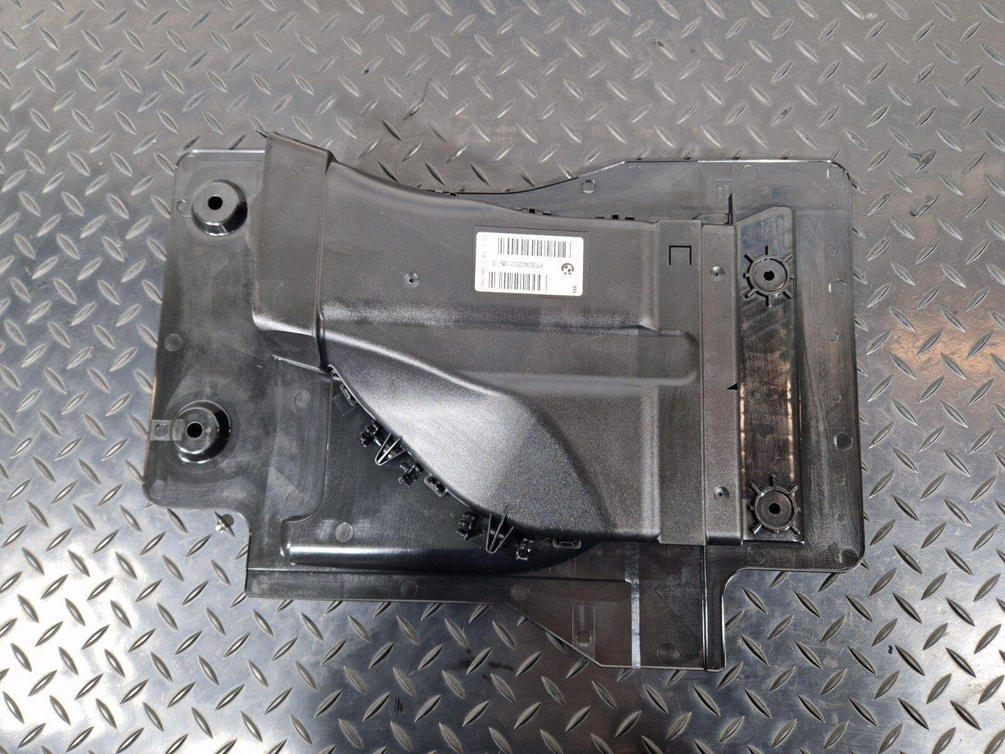 11-18 BMW 6 SERIES F06 REAR INTERIOR AIR DUCT 9242212