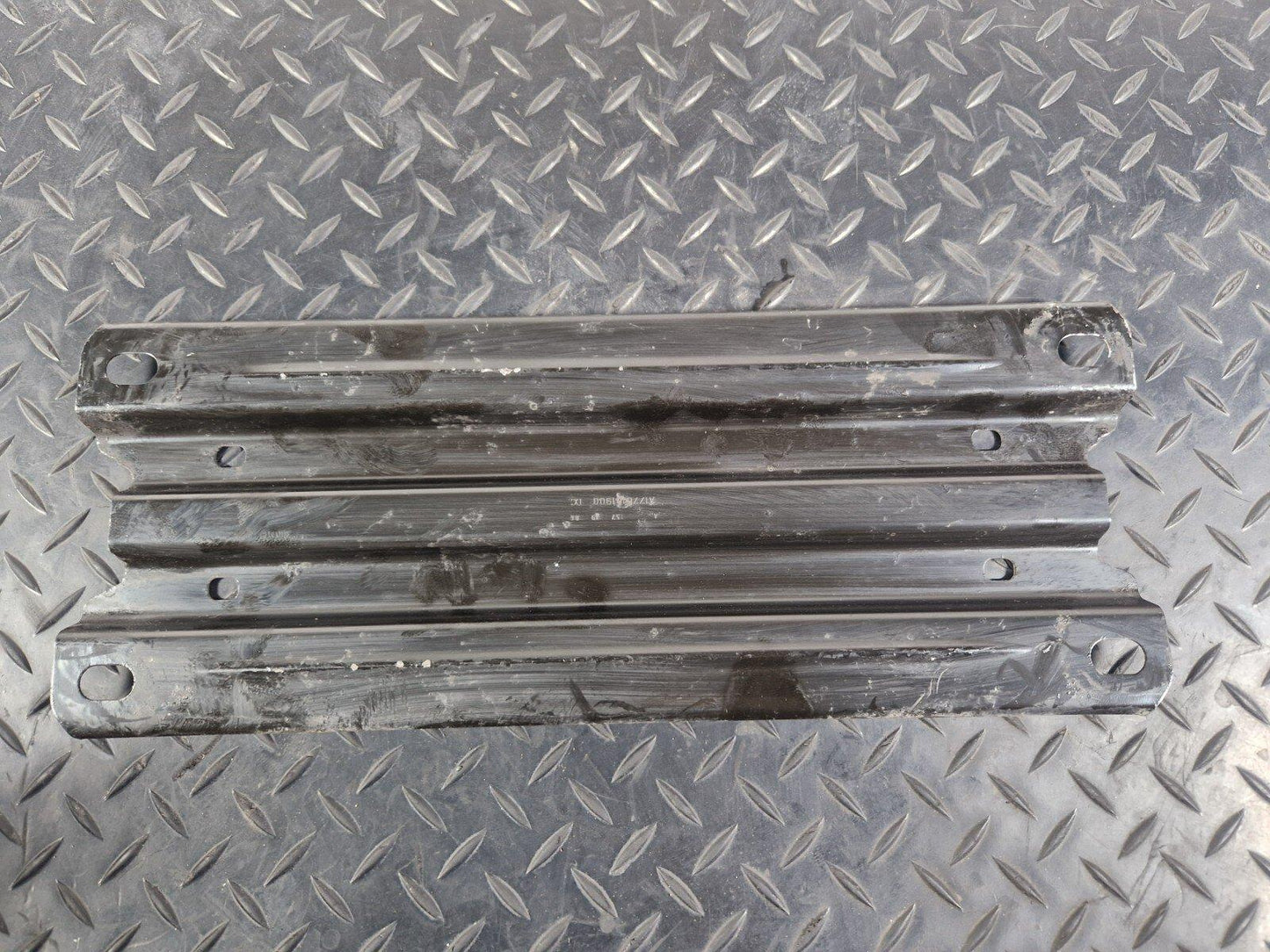 18-ON MERCEDES BENZ A CLASS W177 UNDERBODY MOUNT BRACKET A1776161900