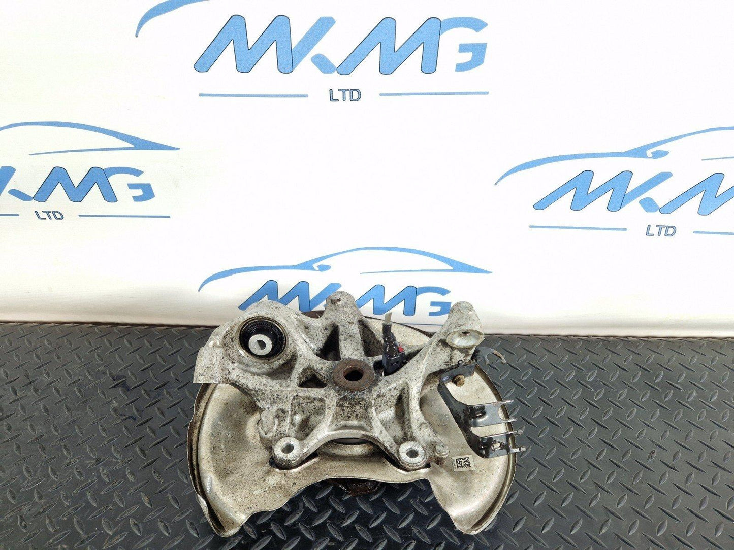 16-24 AUDI A5 F5 COUPE GENUINE REAR LEFT N/S WHEEL HUB & BEARING 8W0615611
