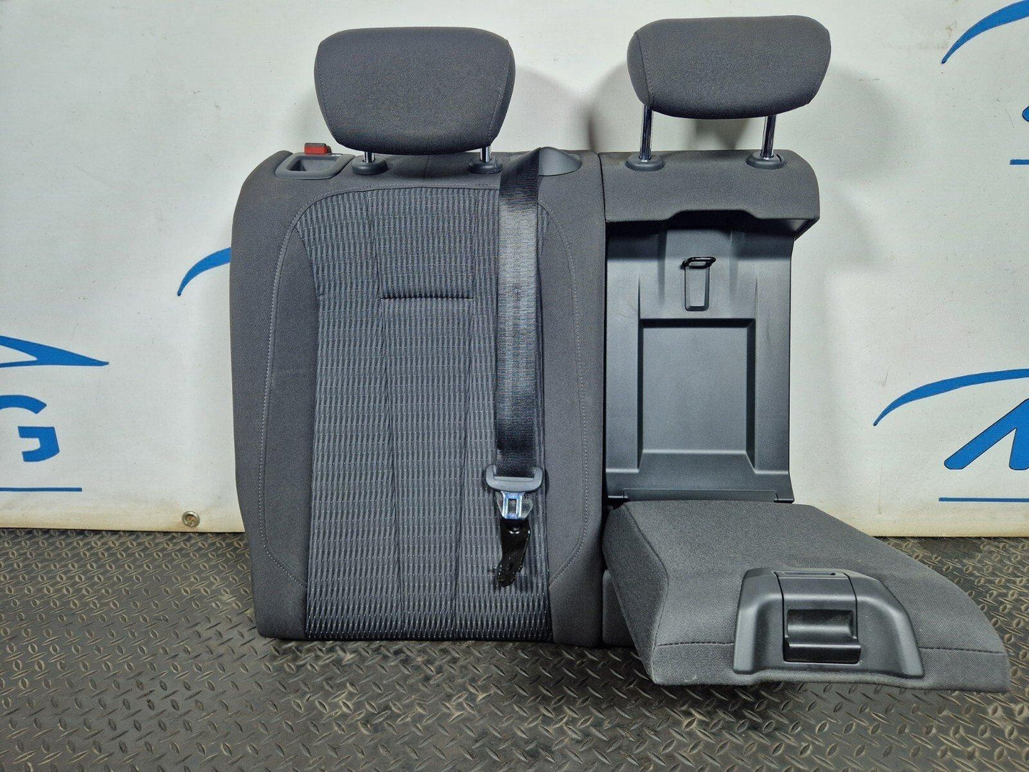 16-19 AUDI A4 B9 SALOON REAR RIGHT O/S/R CLOTH SEAT WITH ARMREST & HEADREST
