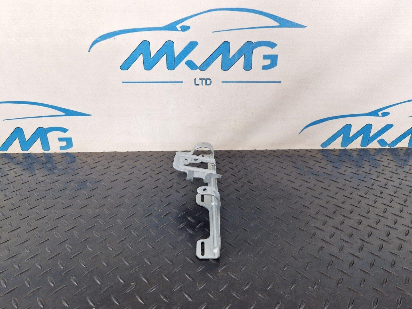 14-21 MERCEDES BENZ C300h W205 GENUINE RIGHT SIDE O/S BOOT BRACKET A2056914400