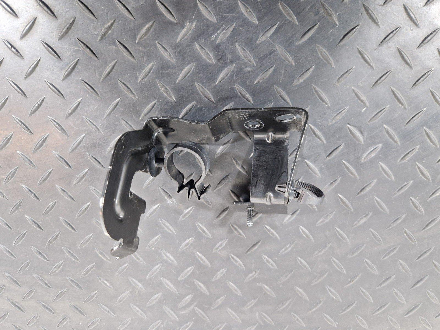 18-ON MERCEDES SPRINTER W907 W910 FIREWALL HOLDER BRACKET A9108301801