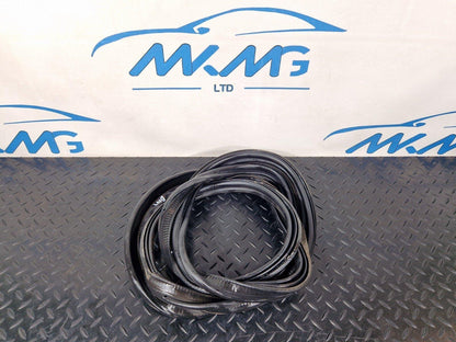 16-19 AUDI A4 B9 SALOON GENUINE TAILGATE BOOT LID RUBBER SEAL 8W5827705C