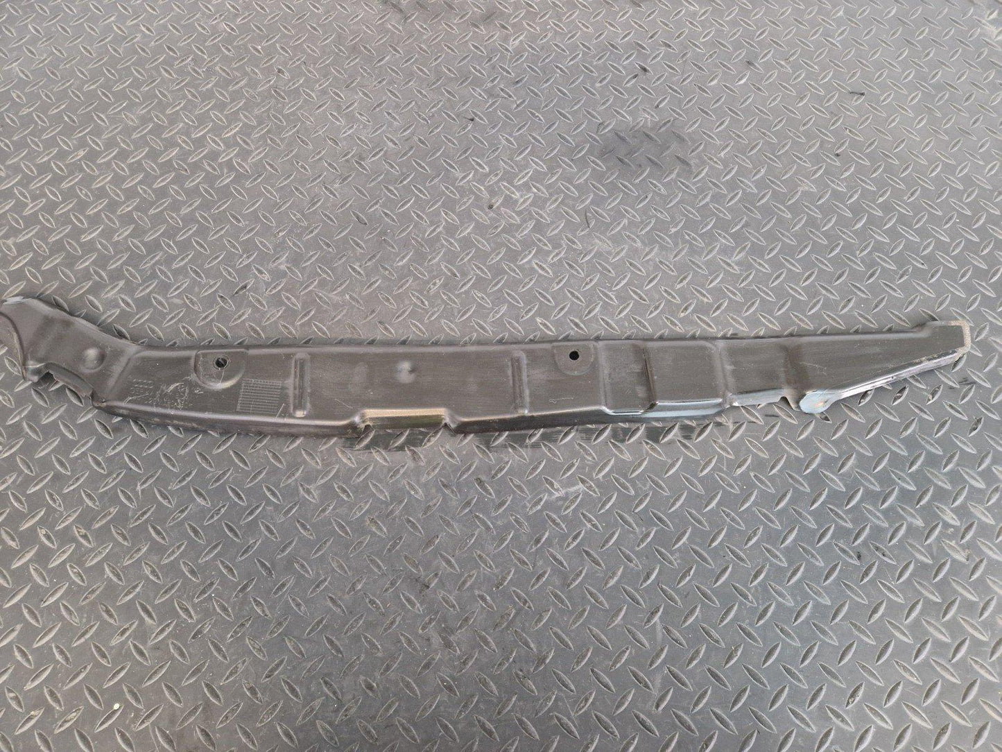 16-20 AUDI Q7 4M GENUINE FRONT RIGHT O/S WING FENDER END TRIM 4M8821112