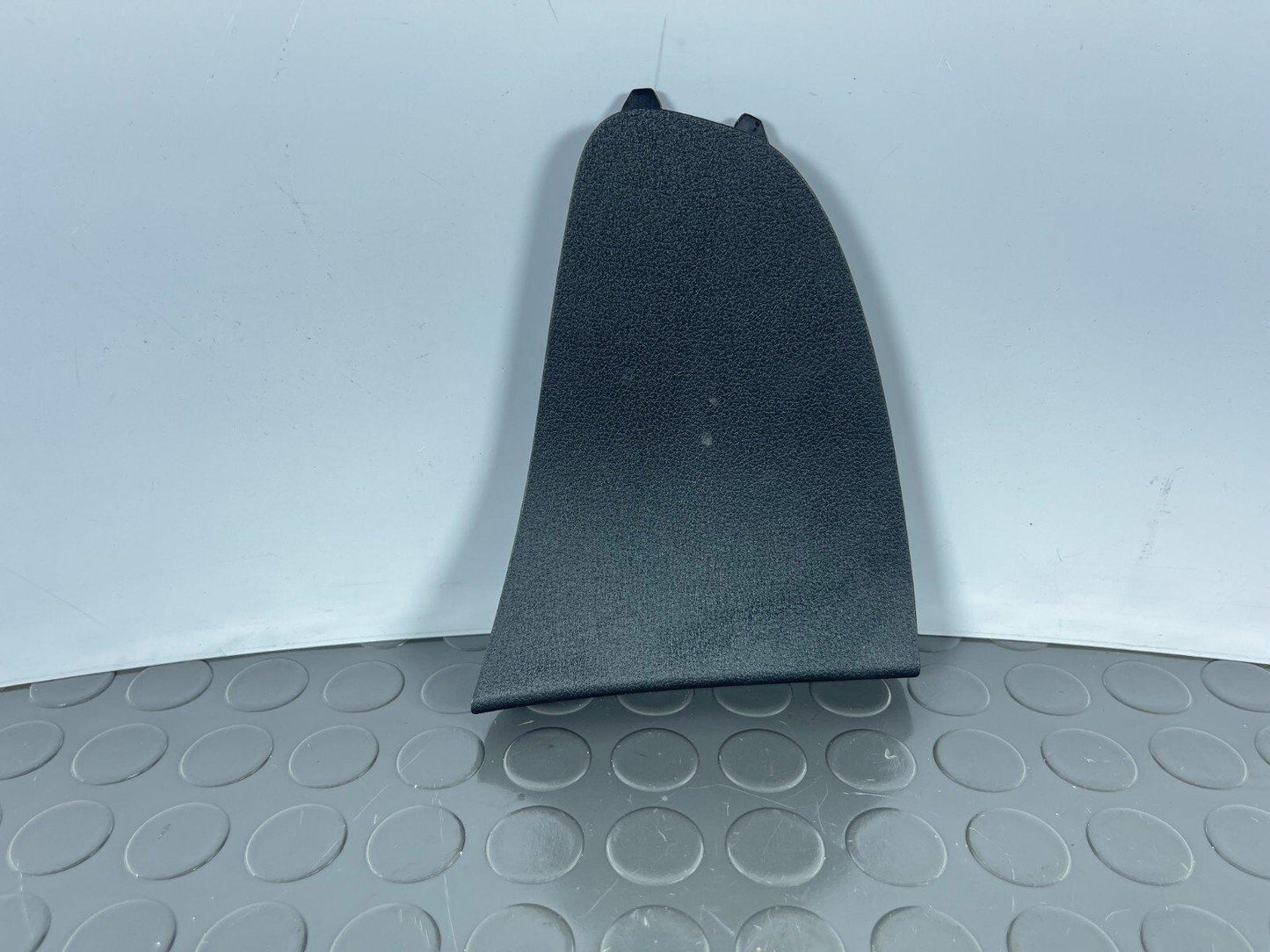 16-19 AUDI A4 B9 ESTATE GENUINE REAR RIGHT BOOTLID COVER TRIM 8W9867658