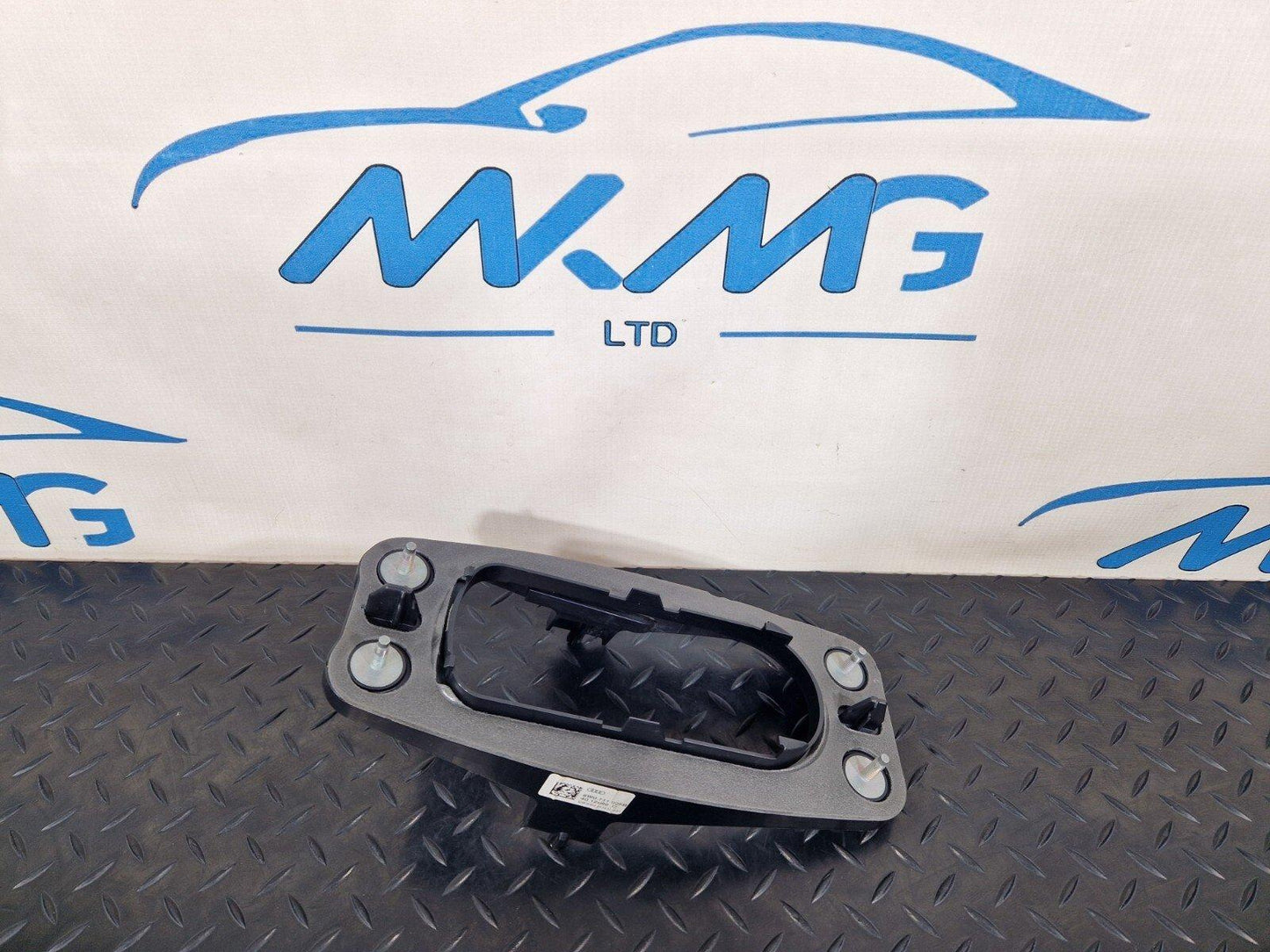 16-19 AUDI A4 B9 GENUINE GEAR SELECTOR MOUNTING BRACKET 8W07110290