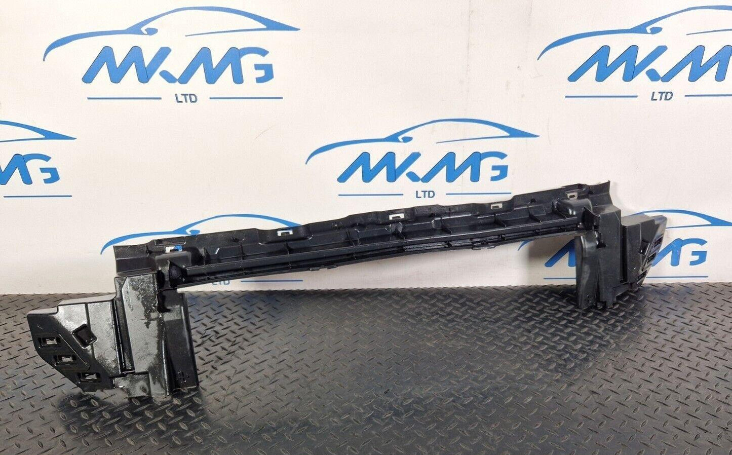 14-20 MERCEDES BENZ GLA X156  FRONT BUMPER CENTRE COVER SHROUD A1568854422