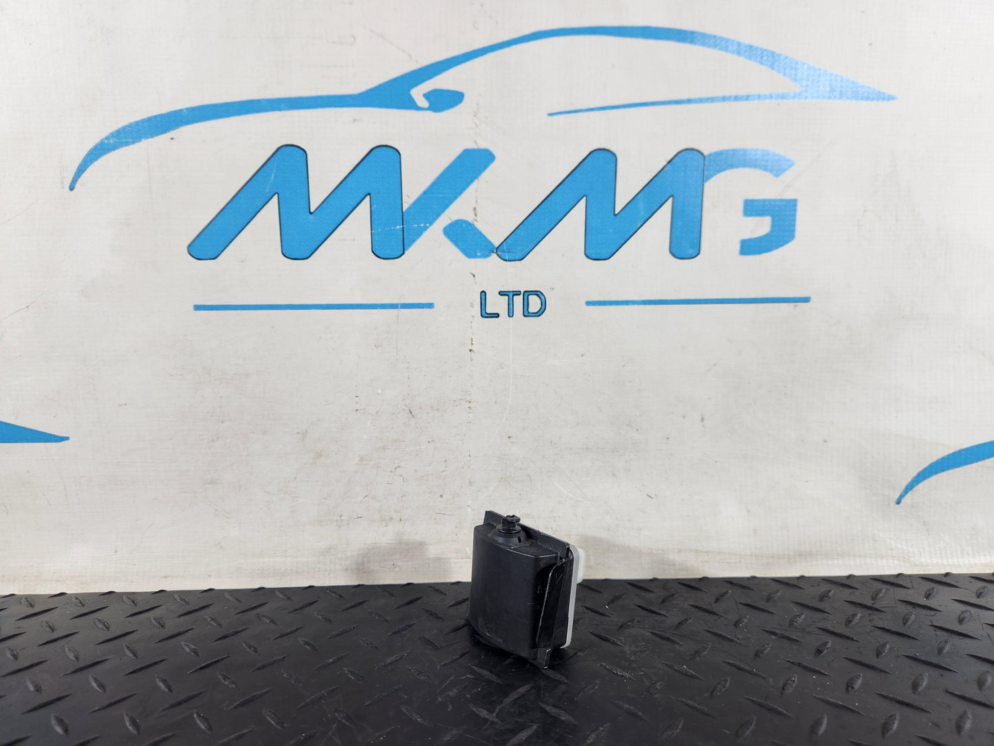 2019 - Mercedes-Benz B200d B-Class W247 SUV Fuel Flap Actuator a0008205003