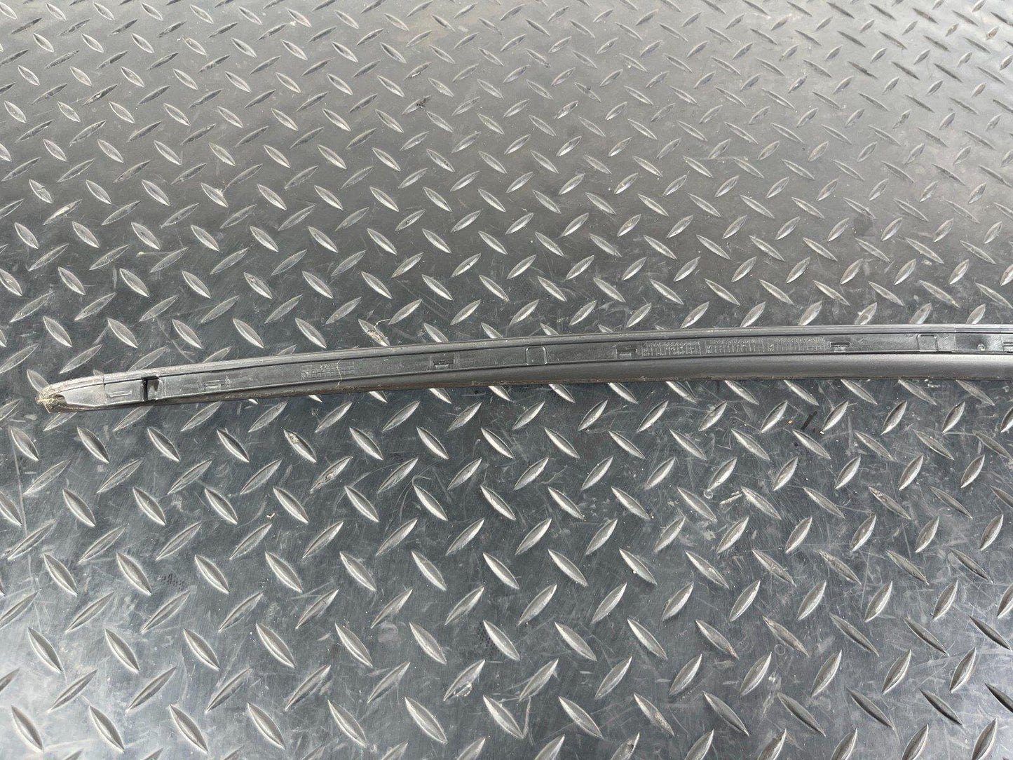 16-23 AUDI A5 SPORTBACK FRONT RIGHT  WINDSHIELD WATER DEFLECTOR STRIP 8W6854328B