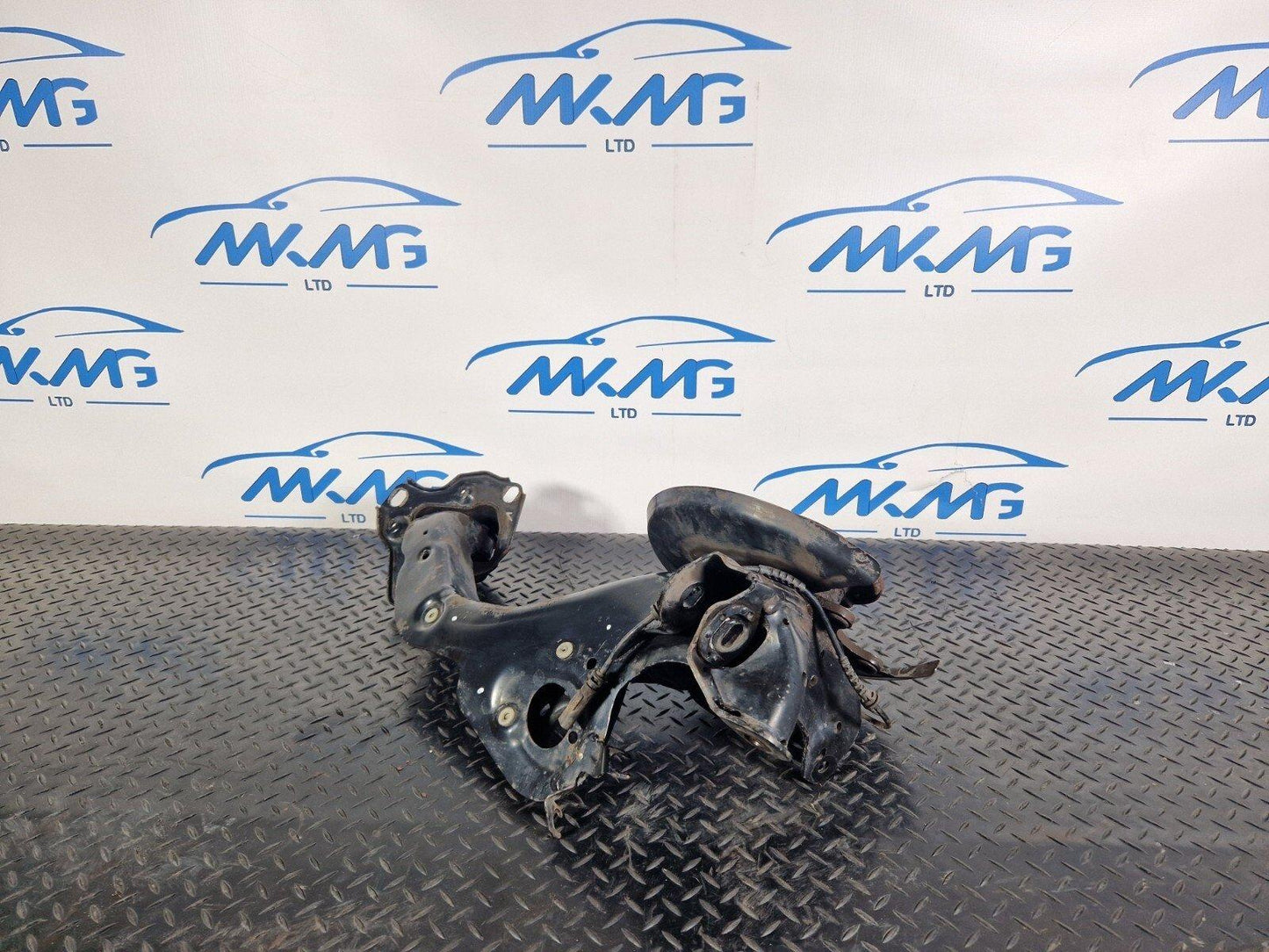 16-22 BMW X1 F48 REAR LEFT PASSENGER SIDE HUB WITH BEARING 6851579