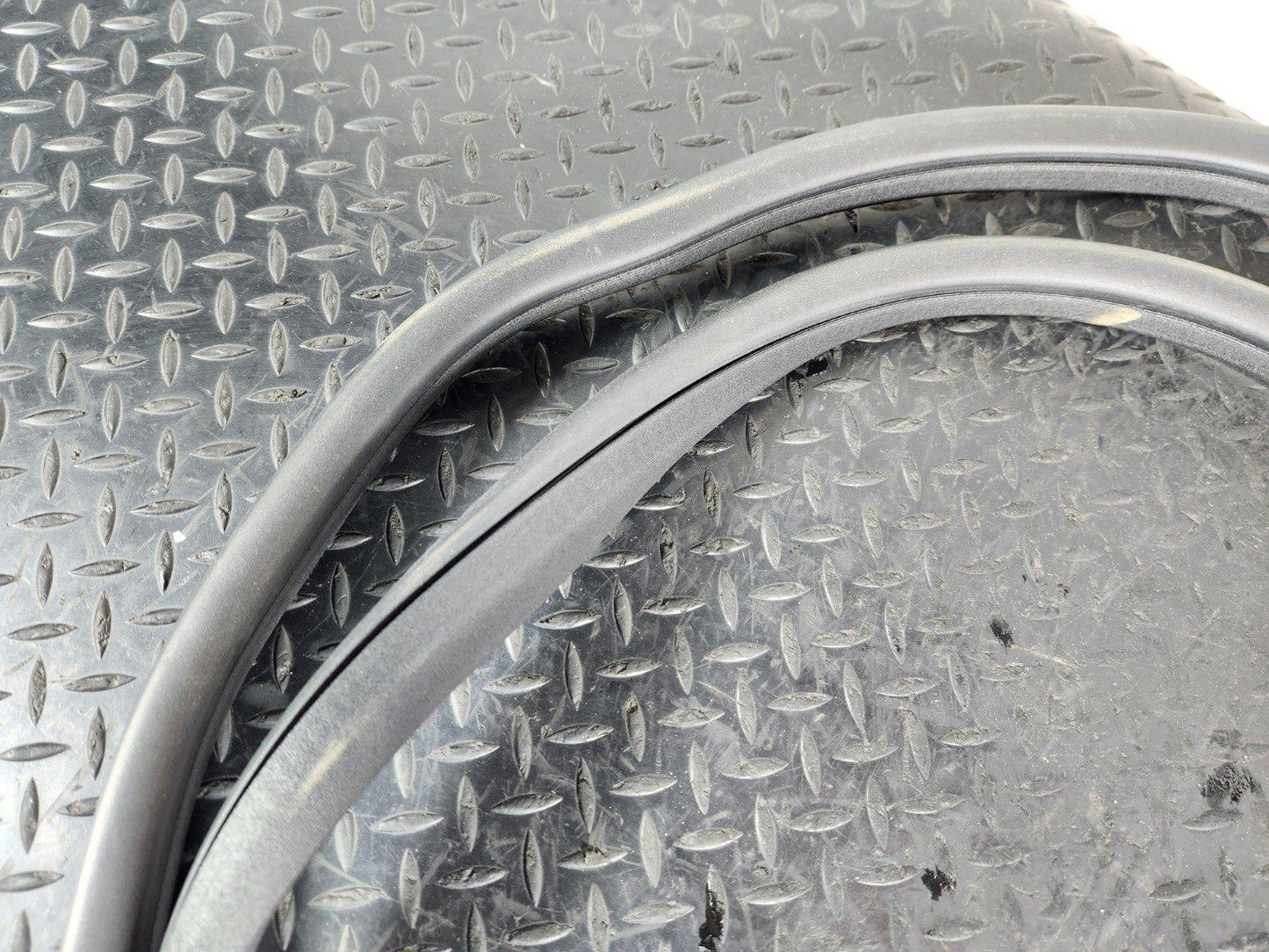11-19 MERCEDES ML W166 OEM REAR LEFT OR RIGHT SIDE DOOR RUBBER SEAL  A1666970151