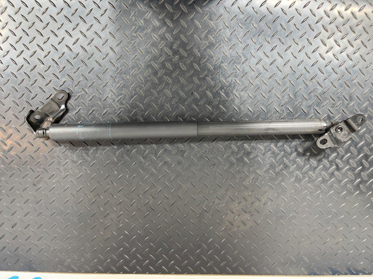 BMW X1 F48 TAILGATE BOOT GAS LIFTING STRUT LEFT PASSENGER SIDE 2017 7481803