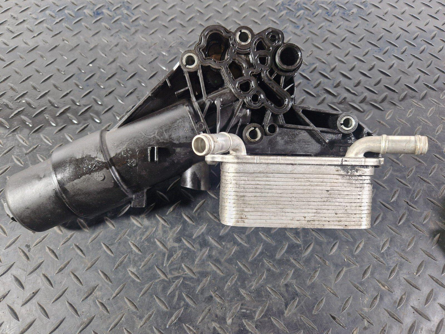 19-ON MERCEDES BENZ B CLASS W247 OIL FILTER HOUSING A6541800165 A6541806100