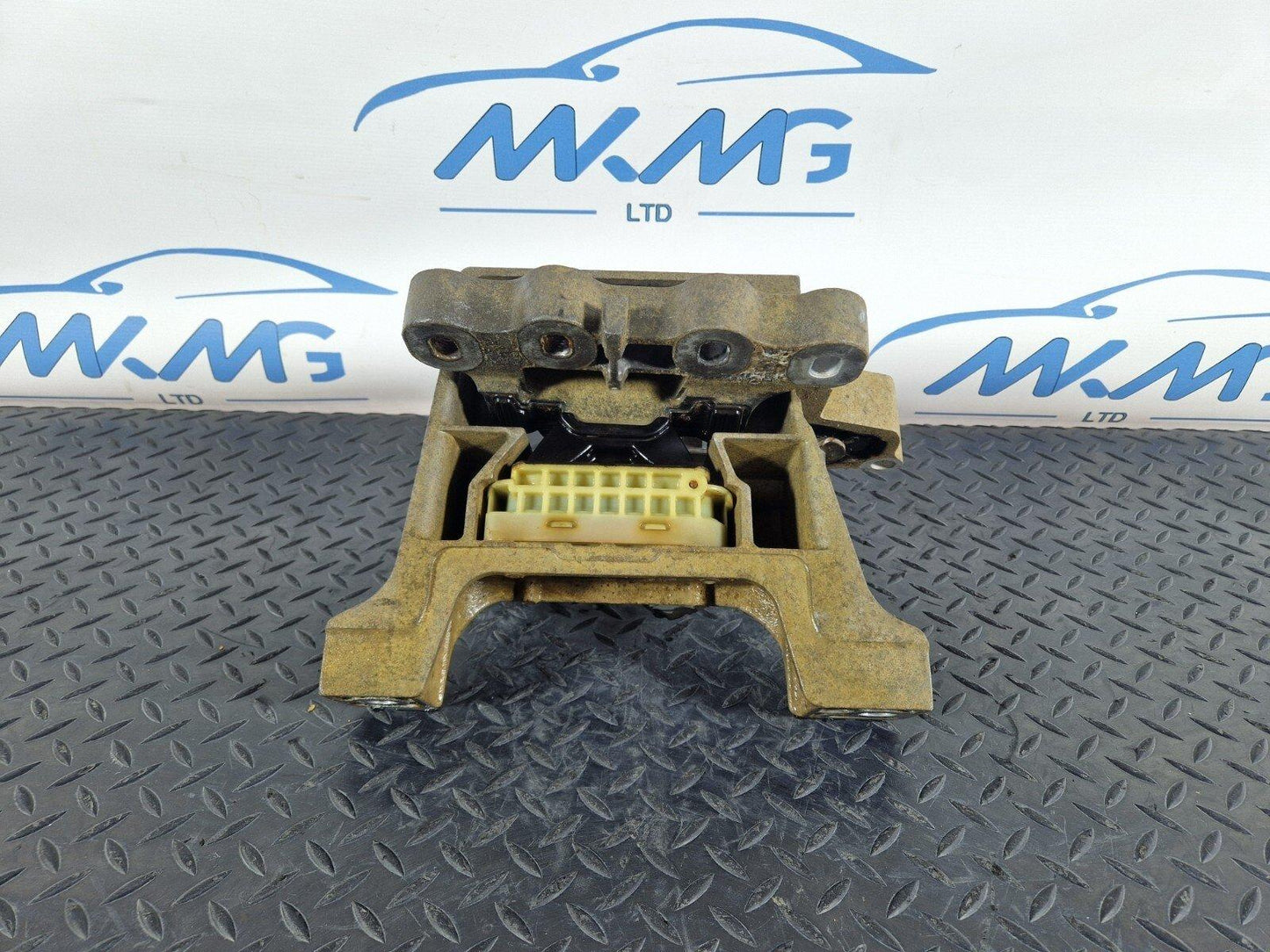 18-ON MERCEDES BENZ SPRINTER W910 FWD OM651.958 ENGINE MOUNT BRACKET A9102410000